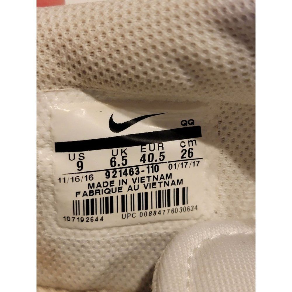 Nike White Sneakers Minimalist Design - Picture 11 of 12